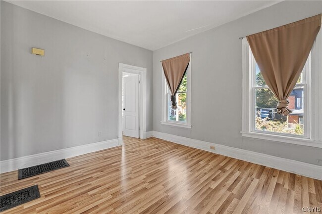 Building Photo - 319 Merriman Ave