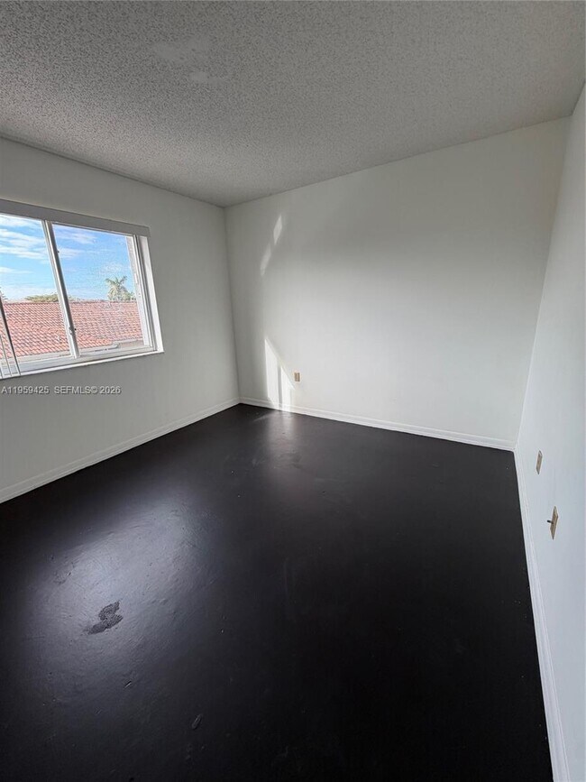 Building Photo - 551 NW 82nd Ave