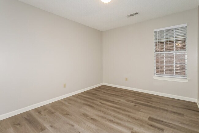 Building Photo - 3158 Clubview Cove N