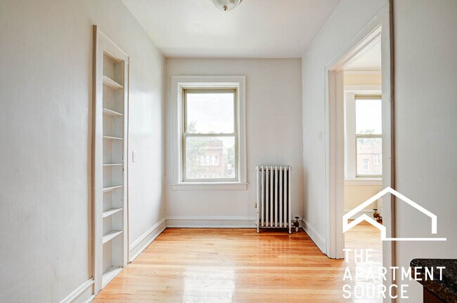 Building Photo - 2111 Grove