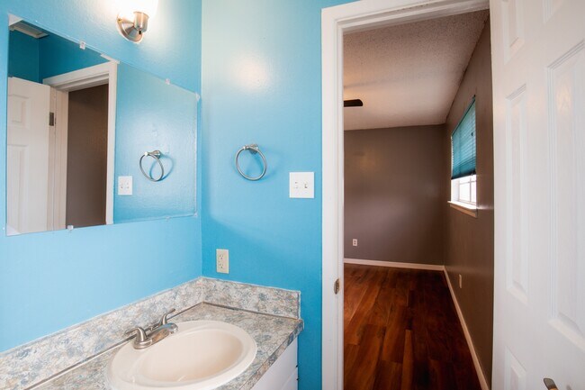 Building Photo - 1633 Stull Dr