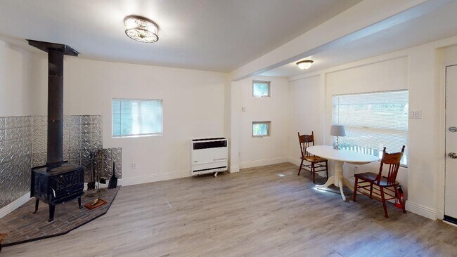 Building Photo - Coming Soon! Turn-key 1 Bedroom, 1 Bath Cabin for Lease in Crestline, California!