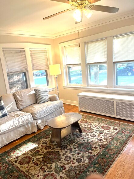 Primary Photo - 1115 S Oak Park Ave