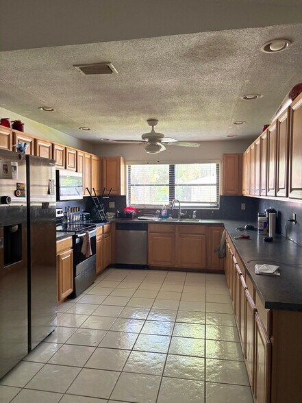 Building Photo - 1410 NW 93rd Terrace
