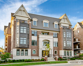 Building Photo - 833 Laurel Ave