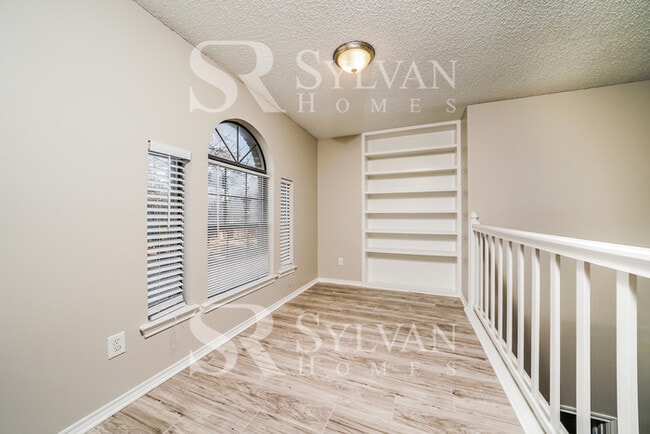 Building Photo - Prepare to be impressed by this 3 bedroom, 2.5 bathroom home