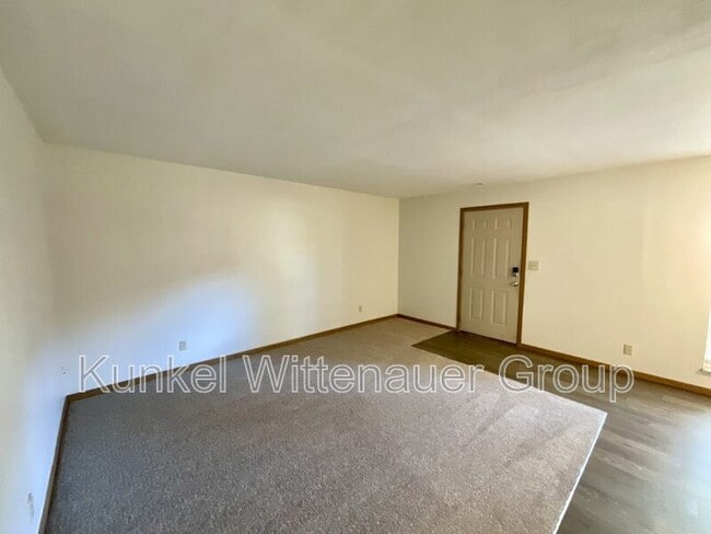 Building Photo - 1805 Jamestown Rd