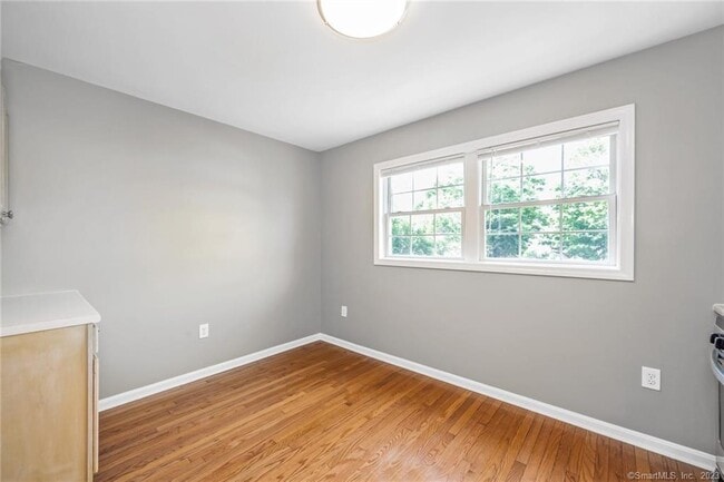 Building Photo - 28 3rd St