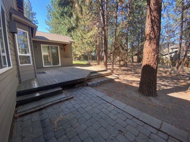 Building Photo - MOVE IN SPECIAL $500 OFF FIRST MONTHS RENT IF MOVED IN BY January 2026/ Location Location