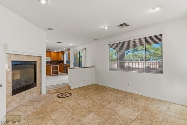 Building Photo - 612 Silver Grove St