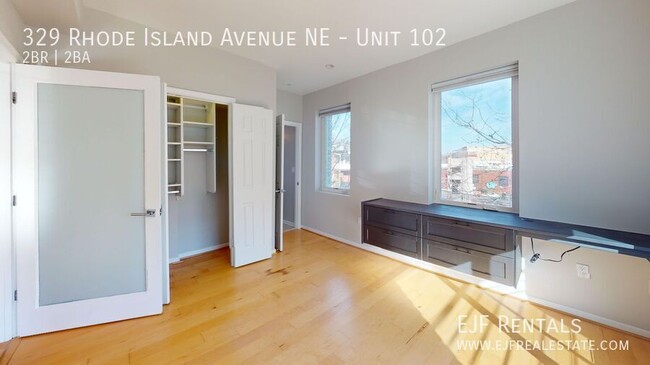 Building Photo - Newly Renovated Two Bedroom W/Floor to Cei...