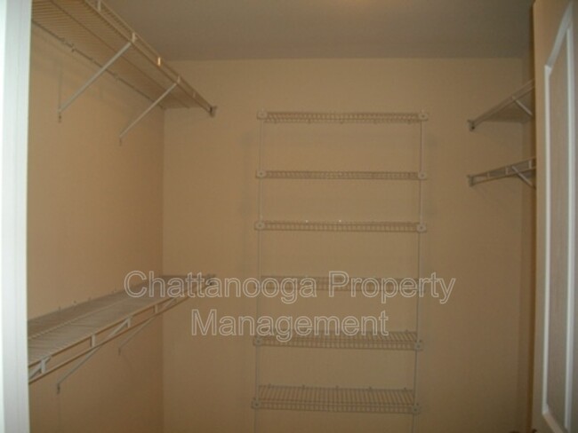 Building Photo - 28 Dove Dr