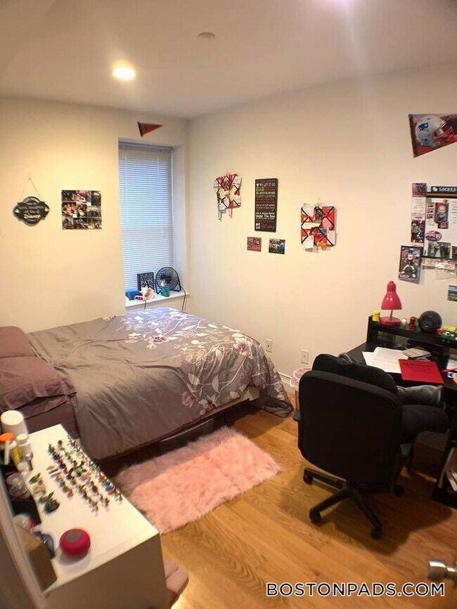 Building Photo - 64 Louis Prang St