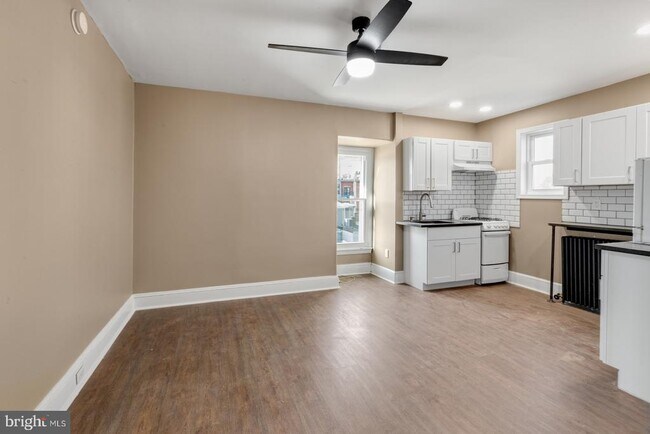 Building Photo - 113 Sumac St