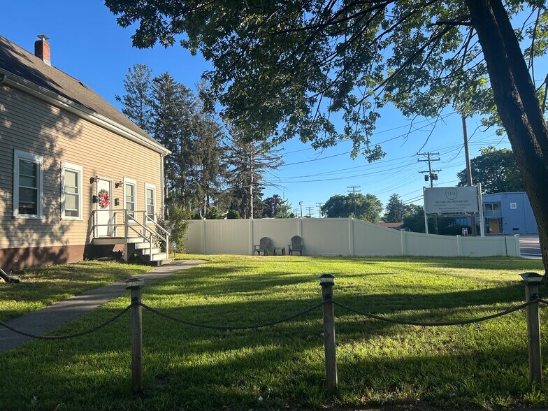 Building Photo - 835 Willett Ave