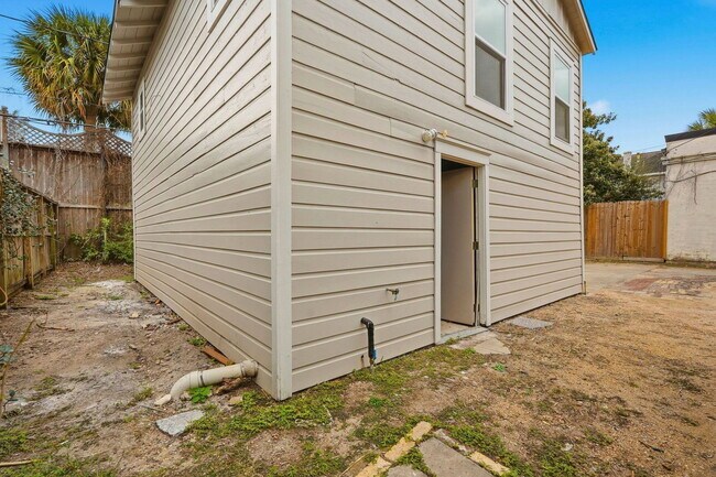 Building Photo - 612 W Alabama St