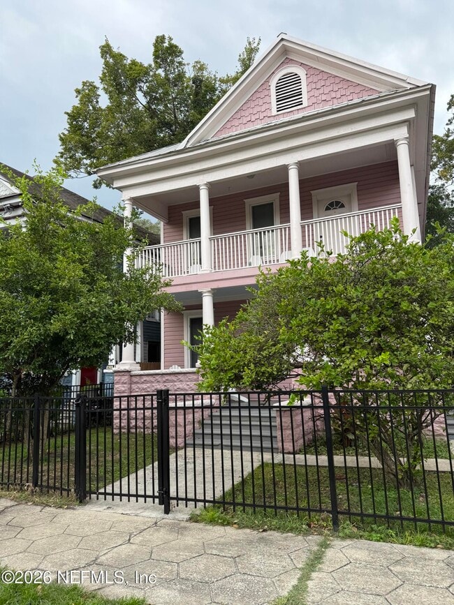 Building Photo - 1832 Walnut St