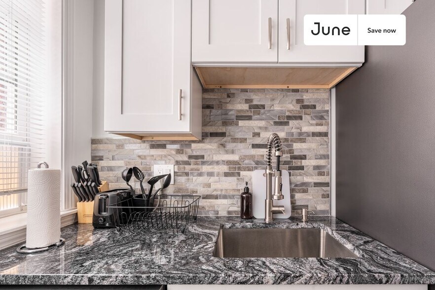 Building Photo - 100 Washington St