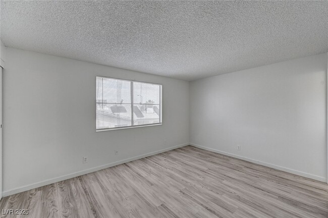 Building Photo - 7182 Acorn Ct