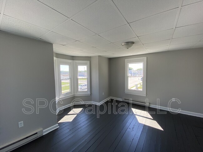 Building Photo - 110 N York St