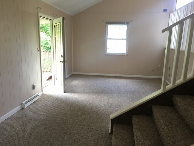 Building Photo - 353 Gilmore St