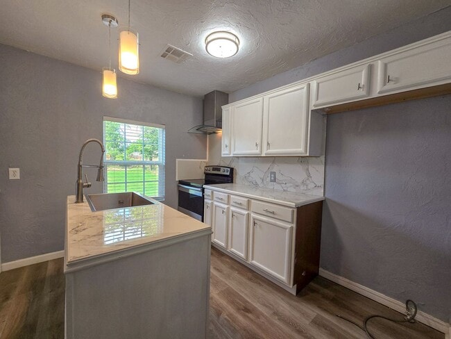 Building Photo - Cute 2 or 3 bedroom 1 bath near OBU