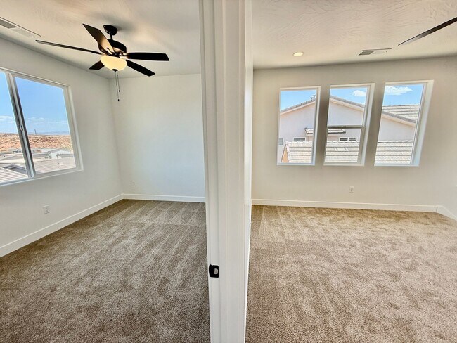 Building Photo - BRAND NEW Four Bedroom Townhome in Desert ...