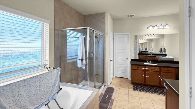 Building Photo - 3822 Dry Creek Dr