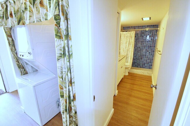 Building Photo - Kihei Villa - Nicely Furnished 1Bed/1Bath located in the heart of Kihei across the street from th...