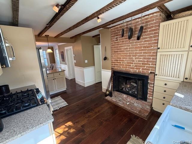 Building Photo - 225 Christian Ave