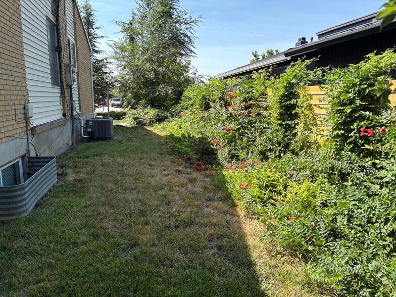 Building Photo - 2112 E Donegal Cir