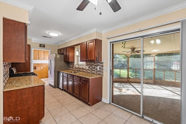 Building Photo - 2710 Higgins Dr