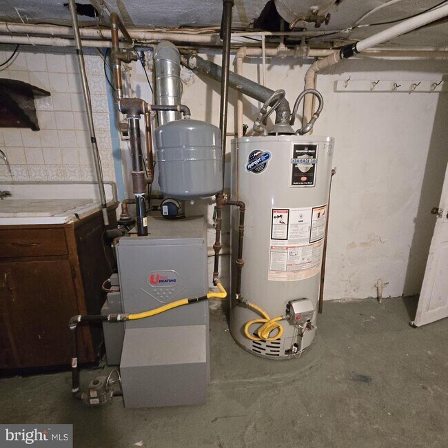 Building Photo - 614 N Cannon Ave