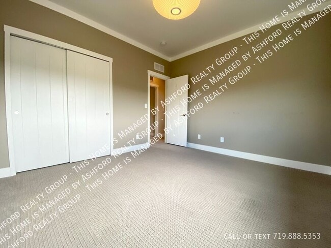 Building Photo - 1279 Foothills Farm Way
