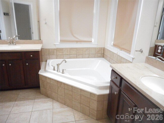 Building Photo - 9628 Daufuskie Dr