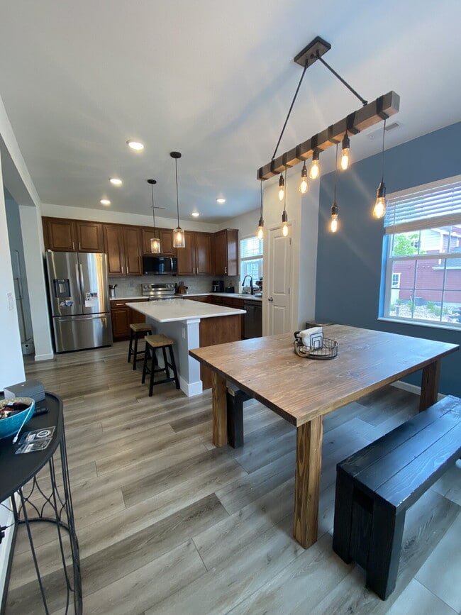 Building Photo - 3 bedroom - Shady Ridge