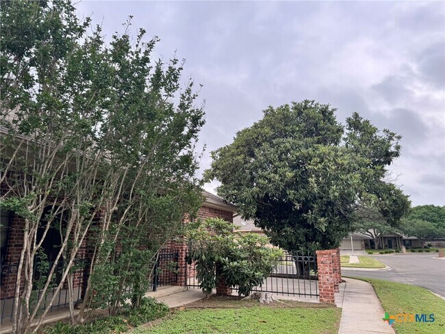 Building Photo - 677 Sagewood Pkwy