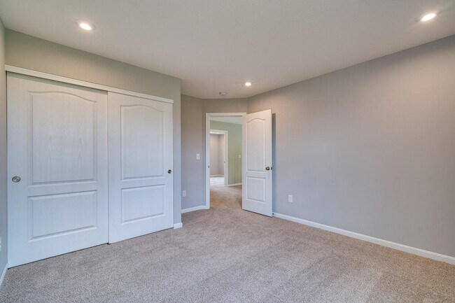 Building Photo - 1744 Ardennes Oak Dr