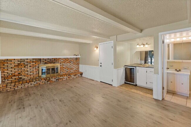 Building Photo - 3-Bedroom with A Flex Room Multi-Level Home with Fresh Paint, Refreshed Deck, and Multiple Living...