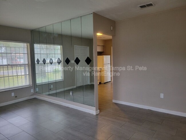 Building Photo - 3001 E Jean St