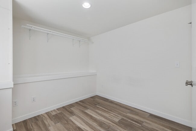 Building Photo - Newly Renovated 1 Bedroom Apartment in Hea...