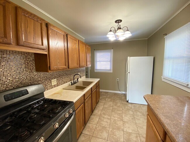 Building Photo - Beautiful 3 Bedroom, 1 Bath Home for Rent in Peoria!