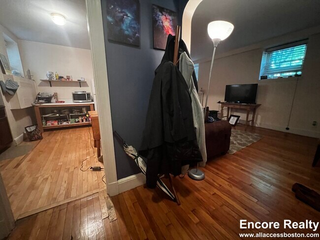 Building Photo - 1555 Beacon St