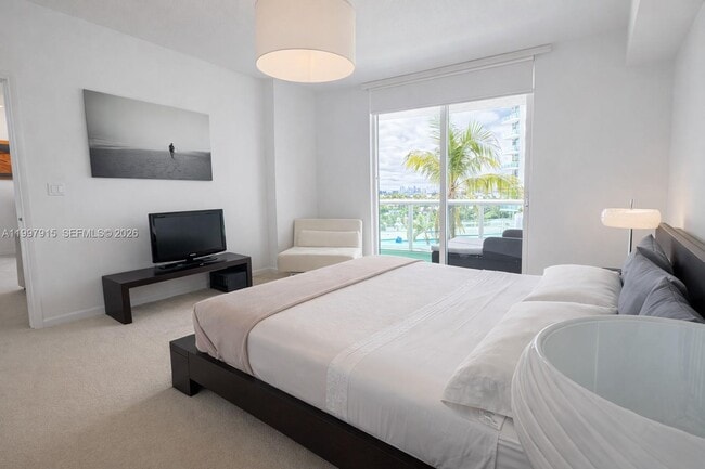 Building Photo - 7900 Harbor Island Dr