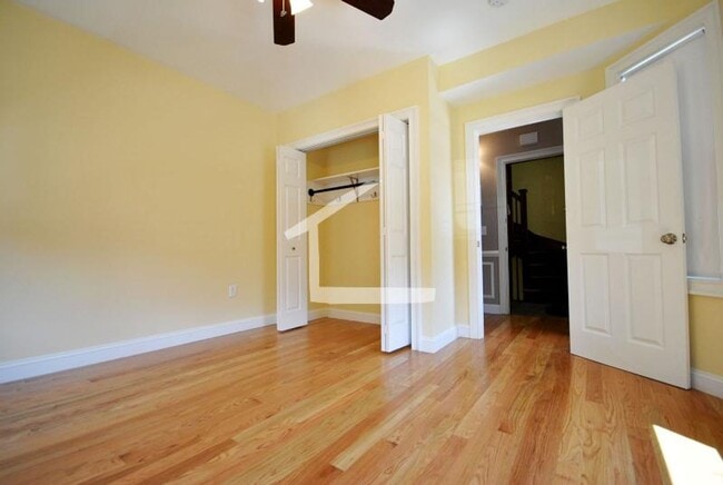 Building Photo - Charming 3 Bedroom-No broker fee