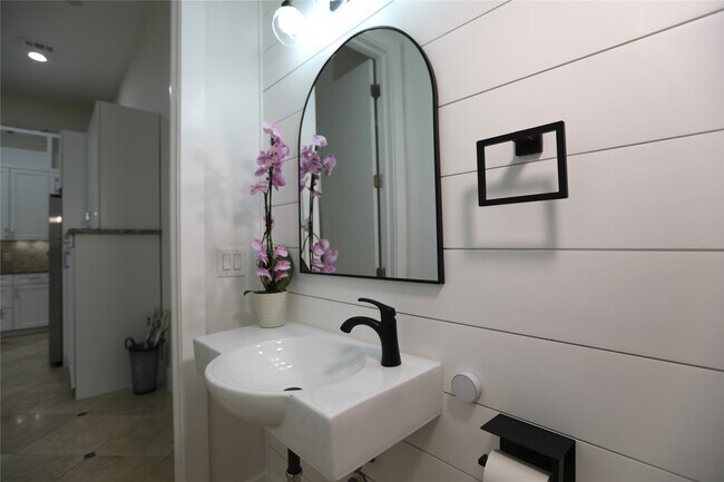 Building Photo - 1608 Patterson St