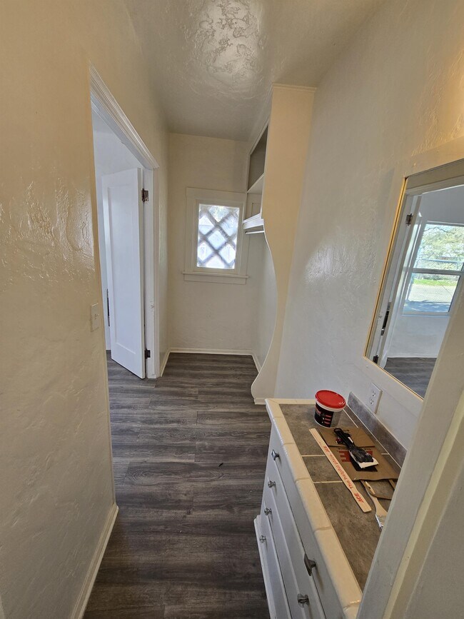 Building Photo - 818 S Arizona Ave