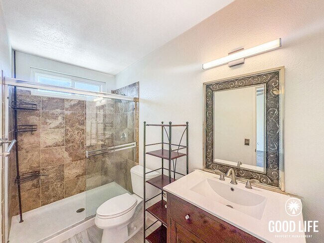 Building Photo - SD: Stunning 4BD/3BA Home in Vista with Panoramic Views, Private Balcony & Large Yard