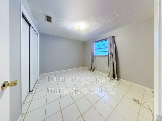 Building Photo - 972 San Christopher Dr