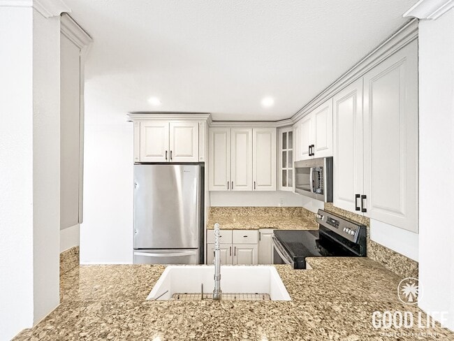 Building Photo - Beautifully Updated 2B 1.5BA Condo w/ Reserved Parking!